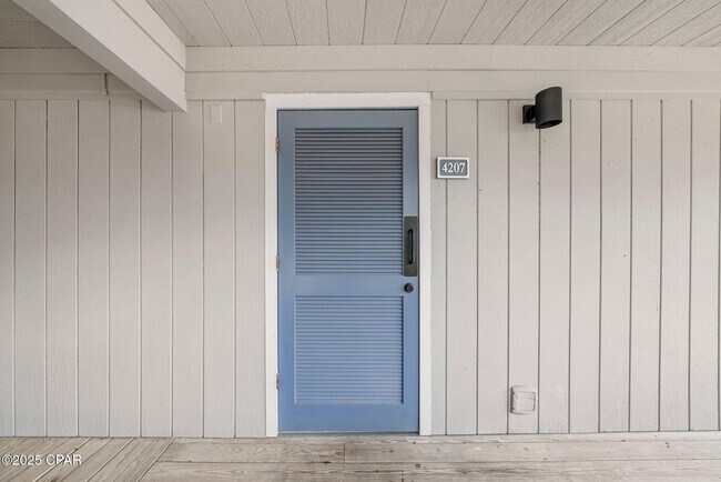 Foto del edificio - 4726 Bay Point Rd