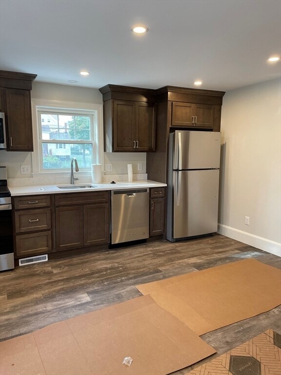 Foto del edificio - 144 Summer St