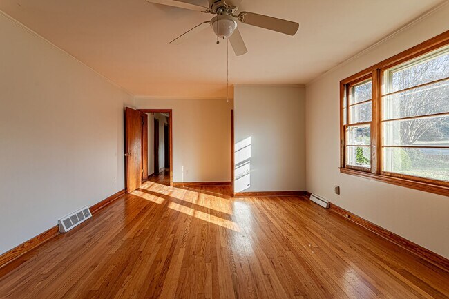 Foto del edificio - Price Improvement! 3 Bedroom 1 bath home i...