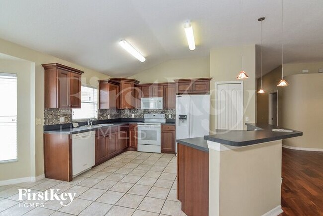 Building Photo - 1827 Greystone Heights Dr