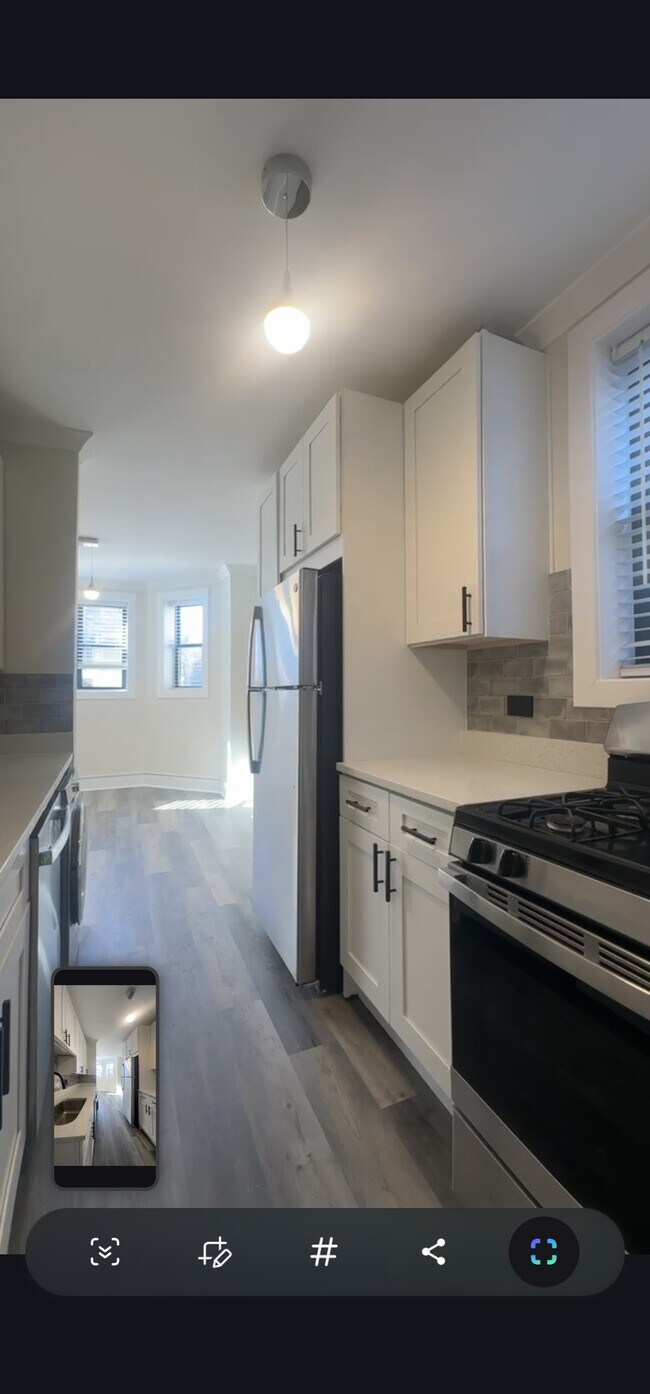 Building Photo - 3824 N Greenview Ave