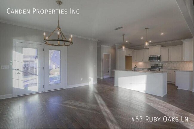 Foto del edificio - 453 Ruby Oaks Ln