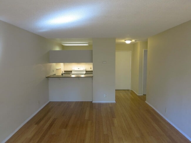 Building Photo - 1 bedroom 1 bath condo in heart of Silicon...
