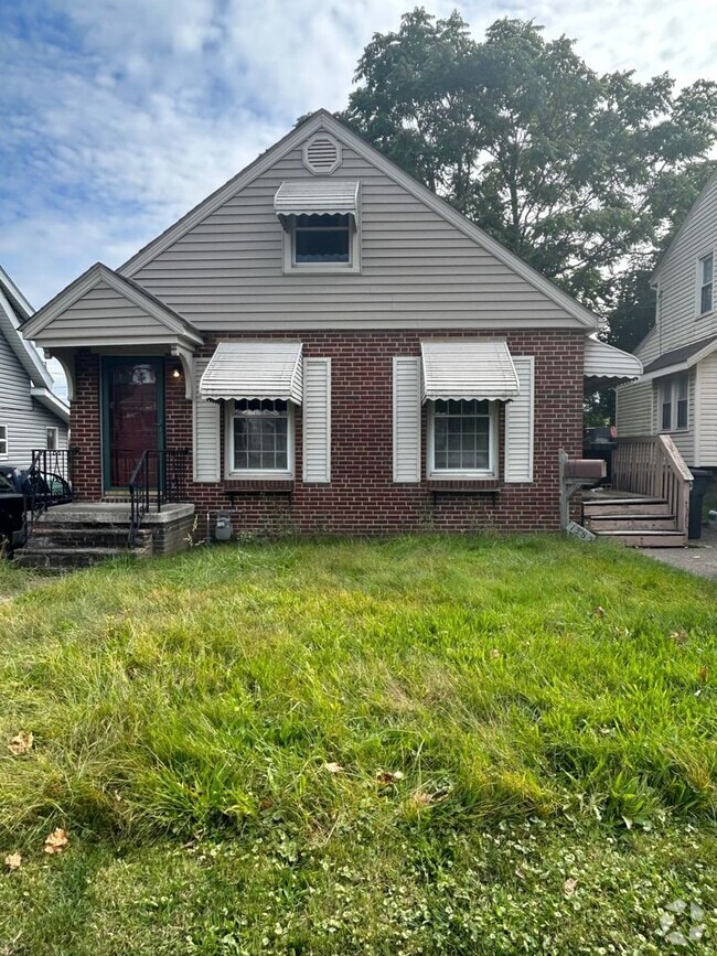 Building Photo - 1385 Burkhardt Ave