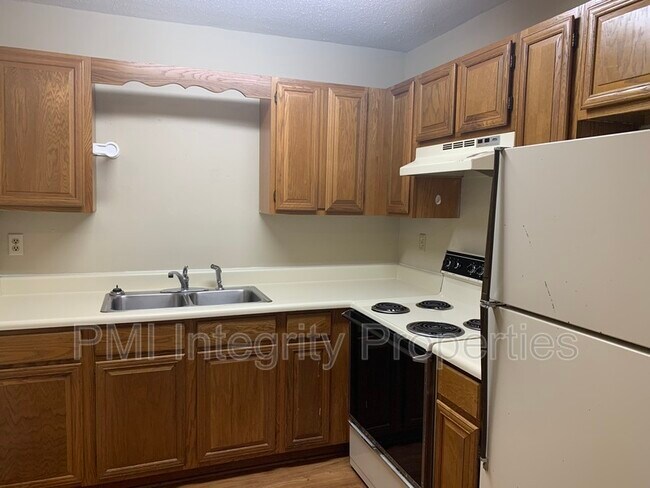 Building Photo - 105 Meaux Blvd