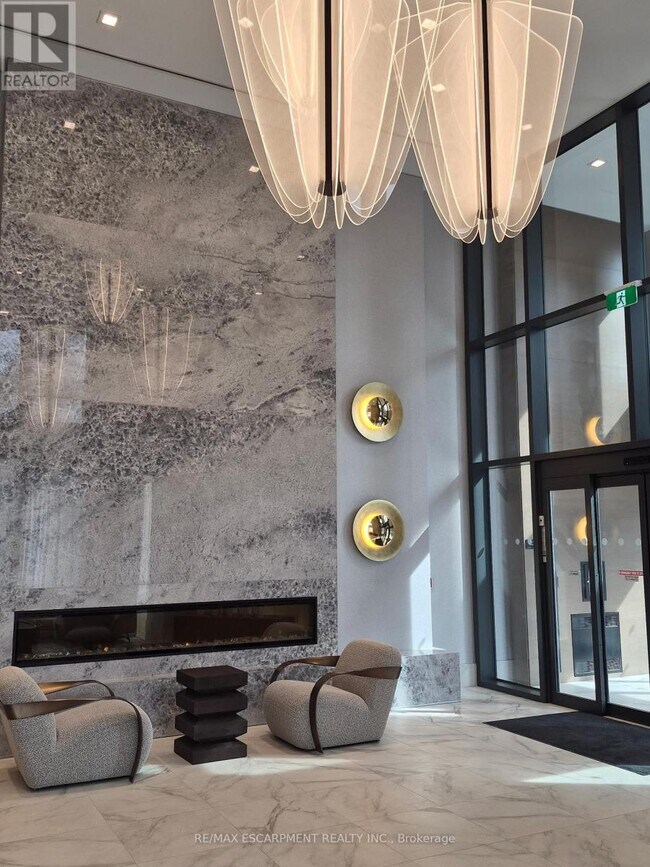 Photo du bâtiment - 75 James St S