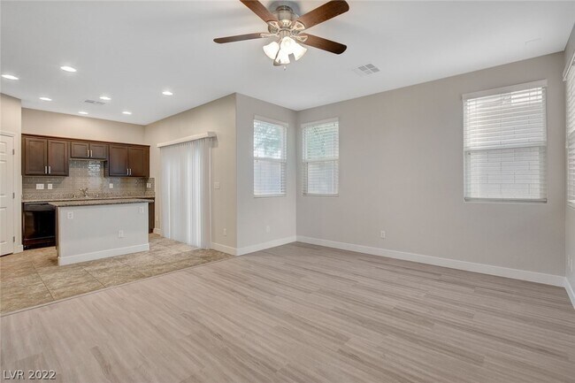Foto del edificio - 7525 Nicklin St