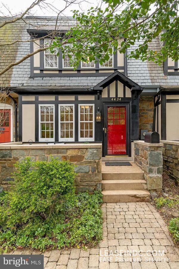 Foto del edificio - 4434 Reservoir Rd NW