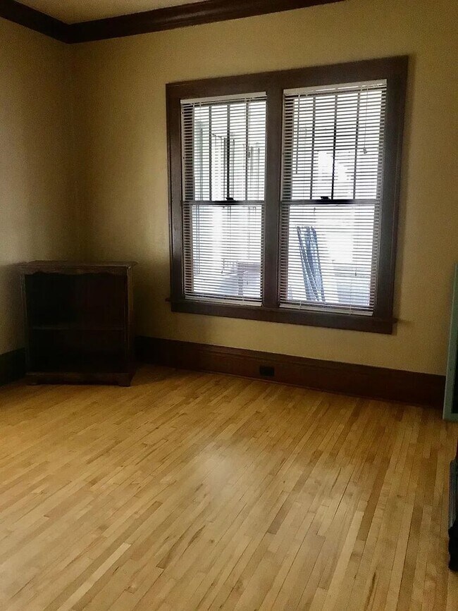 Foto del edificio - 1802-1806 Superior Ave - Duplex