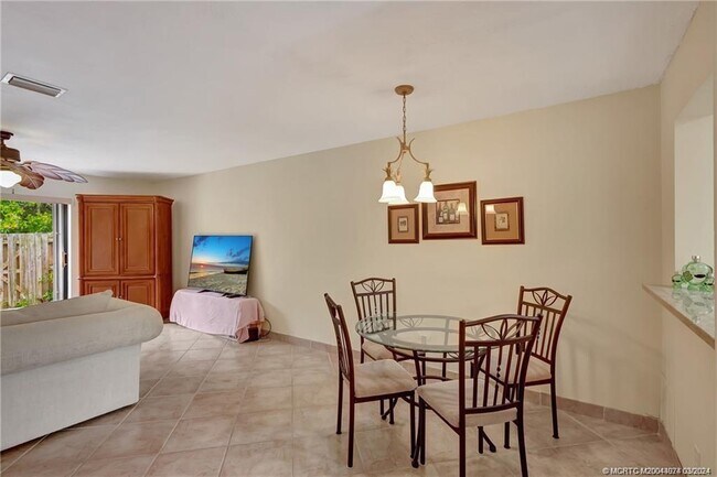 Building Photo - 9415 S Ocean Dr