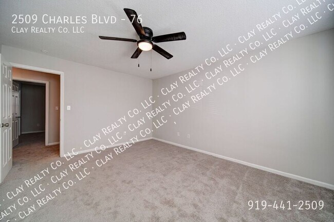 Foto del edificio - 2509 Charles Blvd