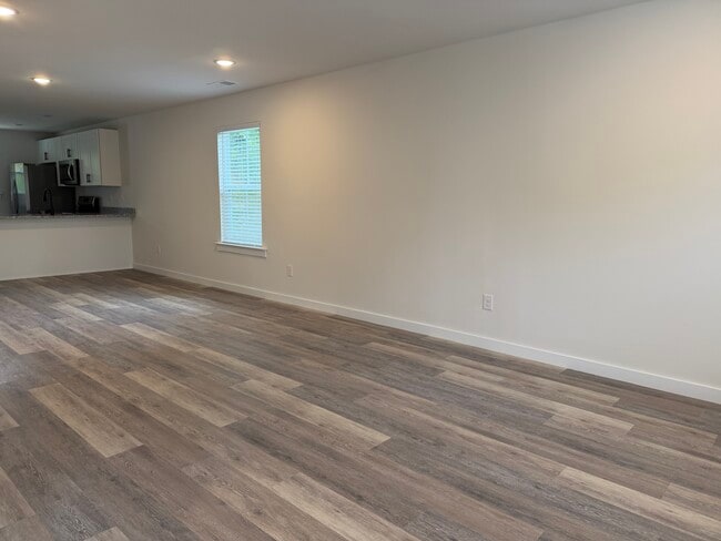 Building Photo - Hickory Duplex 133