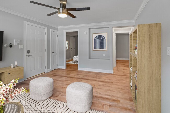 Foto del edificio - Updated 2 Bed in Lake Bluff | Parking Included | Pet Friendly | Top Schools