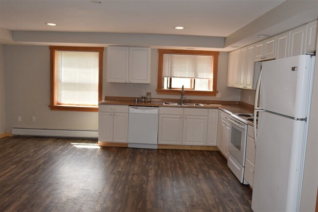 Building Photo - 130 Merrimack St