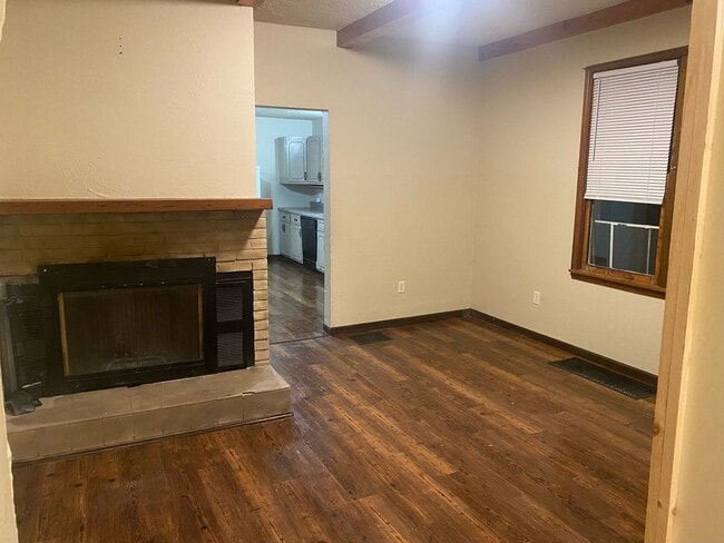 Building Photo - 3 Bed | 1.5 Bath | House