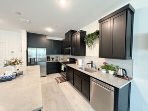 Building Photo - 606 Collier Dr