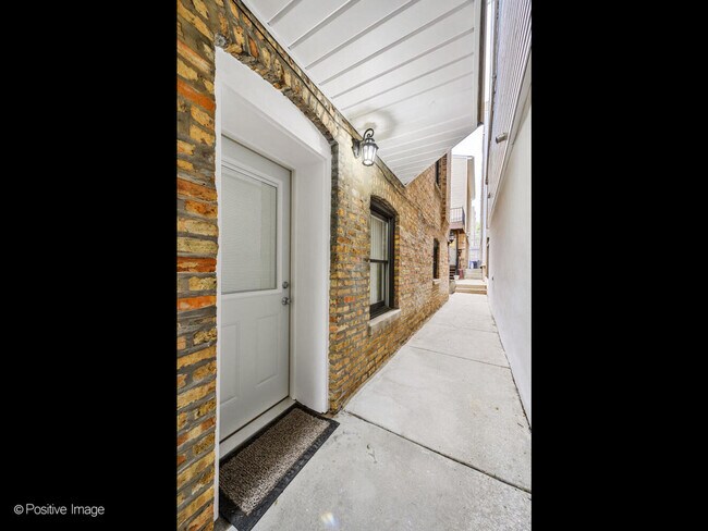 Building Photo - 1445 N Mohawk St