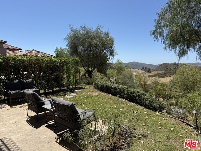 Foto del edificio - 33383 Mulholland Hwy