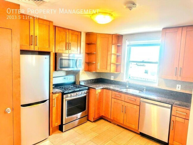 Building Photo - Gorgeous, Updated 2BR/1BA East Passyunk Ge...