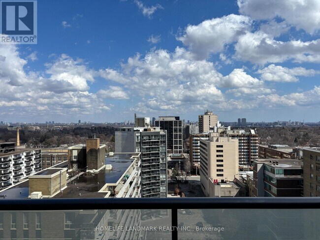 Photo du bâtiment - 185 Roehampton Ave