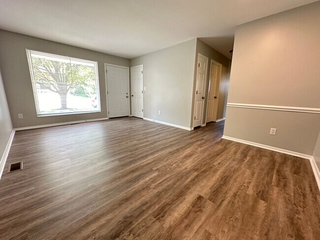 Foto del edificio - 6530 Pine Cone Dr