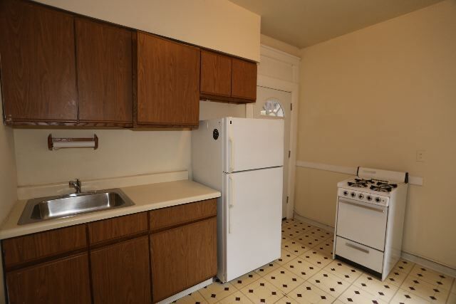 Building Photo - 714 W Barry Ave