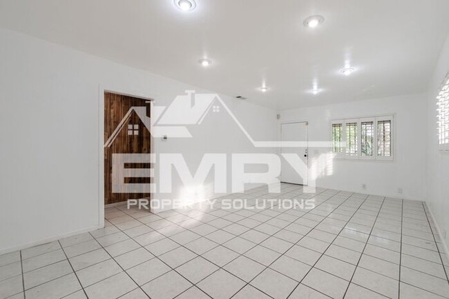 Building Photo - 3 Bedroom 1 Bathroom House for Rent Fishburn Ave Bell CA