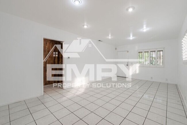 Foto del edificio - 3 Bedroom 1 Bathroom House for Rent Fishburn Ave Bell CA