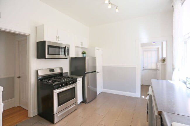 Building Photo - Bright and Spacious 3BR/1BA apartment in t...
