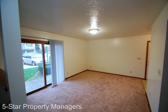 Building Photo - 209 Tanglewood Dr