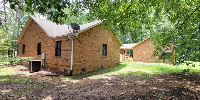 Building Photo - 3021 Puetts Chapel Rd