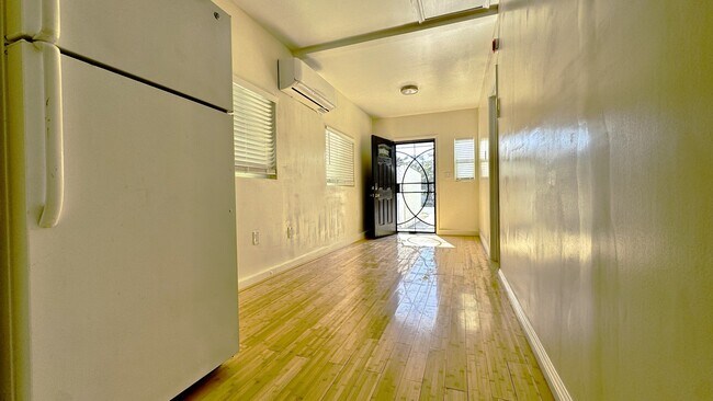 Foto del edificio - 3117 Newton St