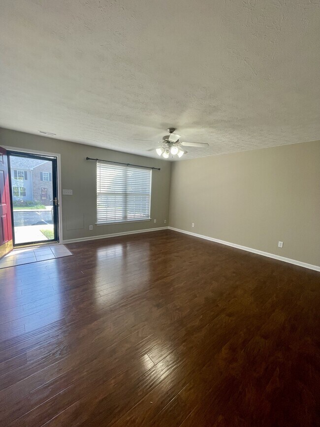 Foto del edificio - 1031 Middle View Dr