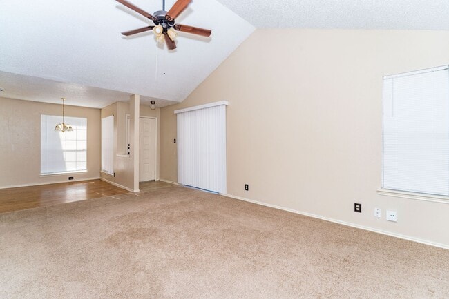 Foto del edificio - 2-BEDROOM DUPLEX