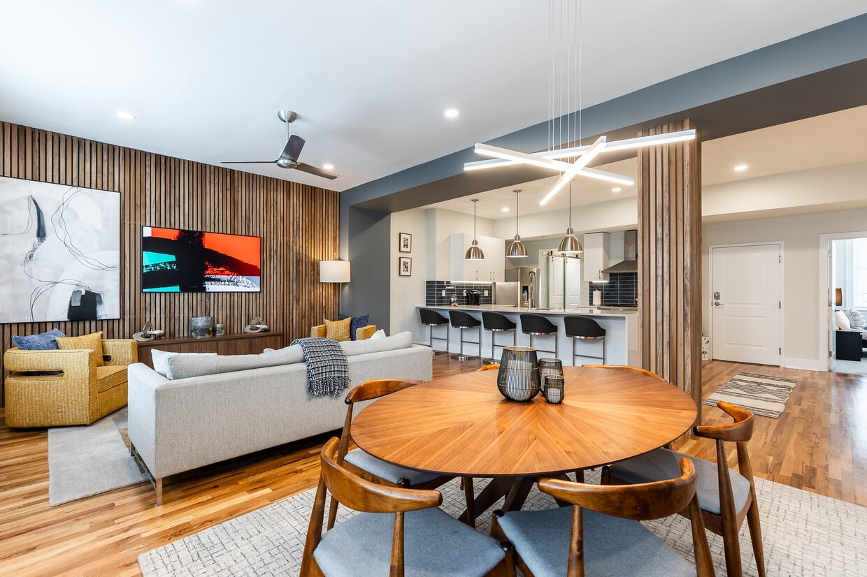 Condominio de lujo con un año de antigüedad y acabados de alta calidad. - 795 E McMillan St