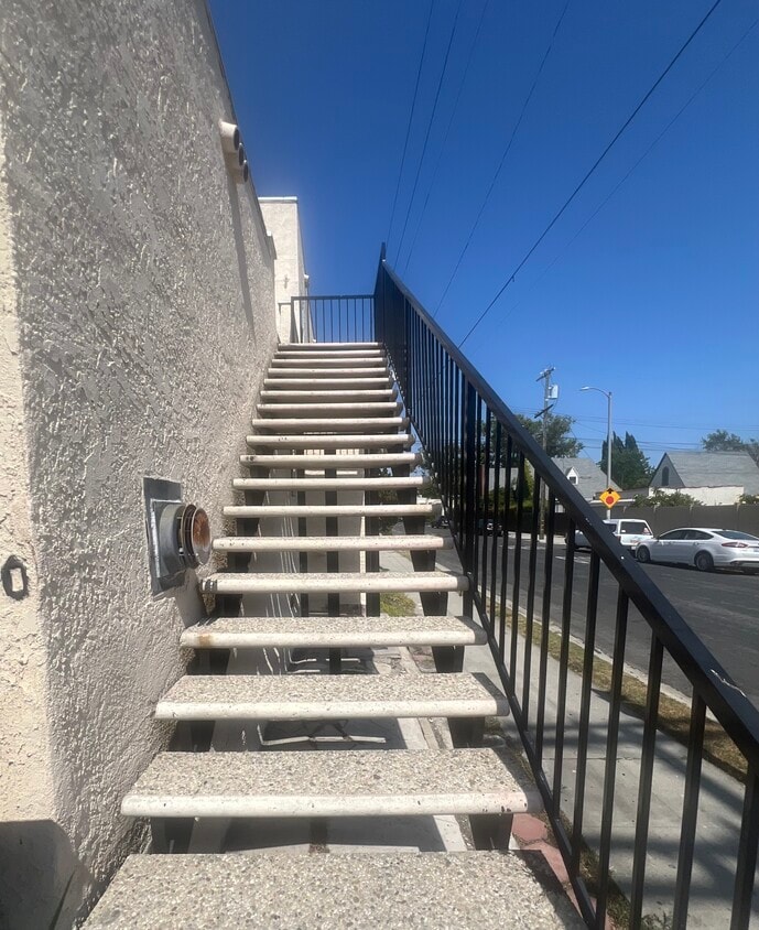 front stairwell - 800 N Mansfield Ave