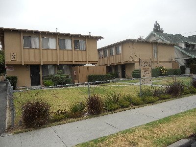 Building Photo - 1100 E 112th St