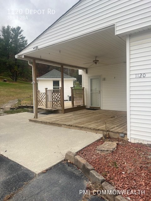 Foto del edificio - 1120 Depot Rd