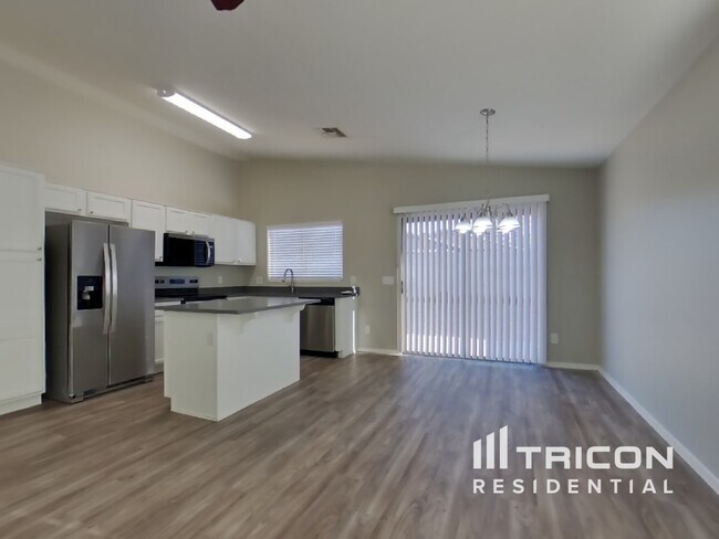 Building Photo - 8832 W Manzanita Dr
