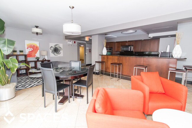 Foto del edificio - 2933 N Sheridan Rd