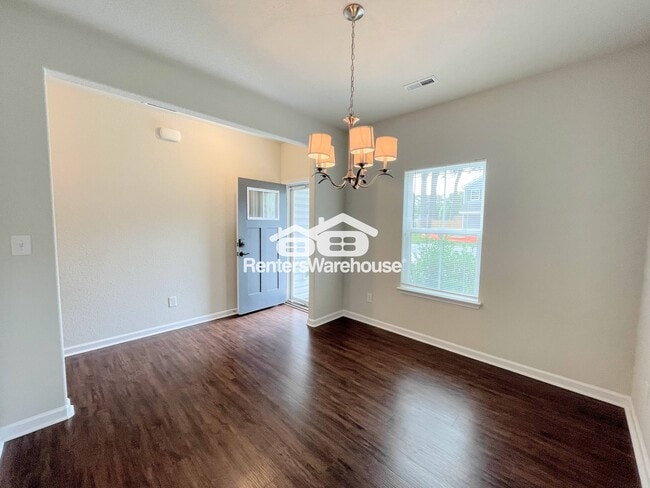Building Photo - 728 Rosewell Ave
