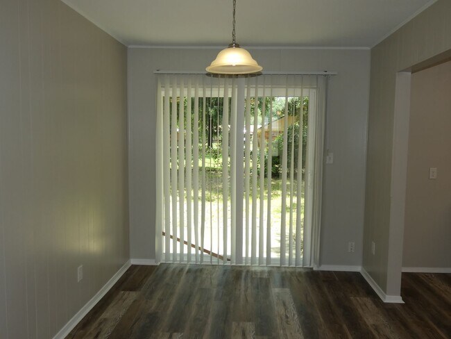 Building Photo - Cute 3 Bedroom Home in Milton