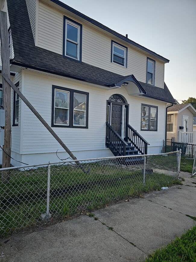 Foto del edificio - 700 N Harrisburg Ave