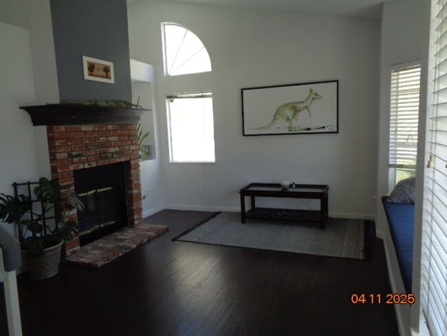 Building Photo - 3055 Paxton Ave