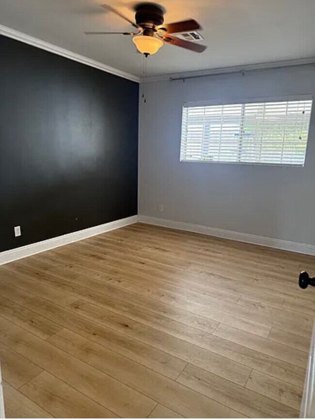 Foto del edificio - 8533 E Vernon Ave