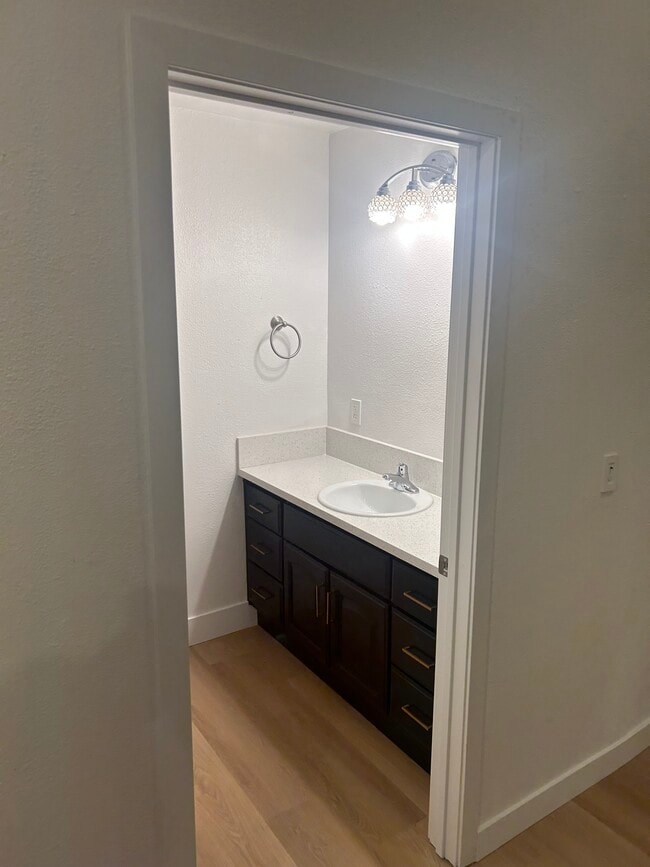 Foto del edificio - 13185 Don Julian Rd