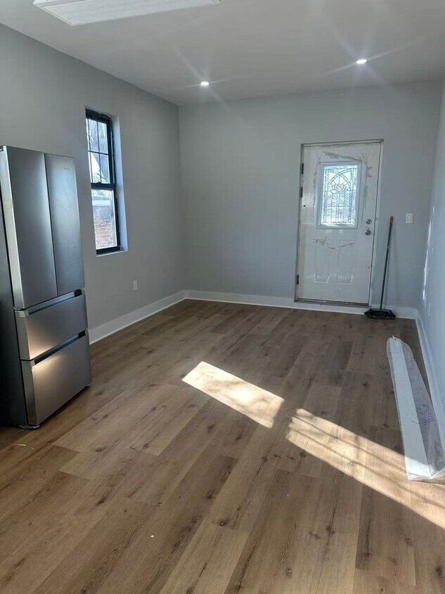 Building Photo - 430 Dickinson St