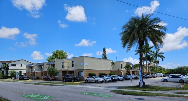 Building Photo - Miramar 6141