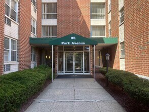 Building Photo - 35 Park Ave