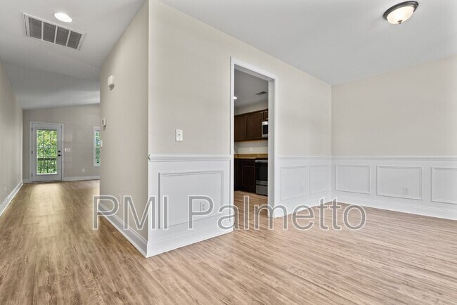 Foto del edificio - 634 Pine Lilly Dr